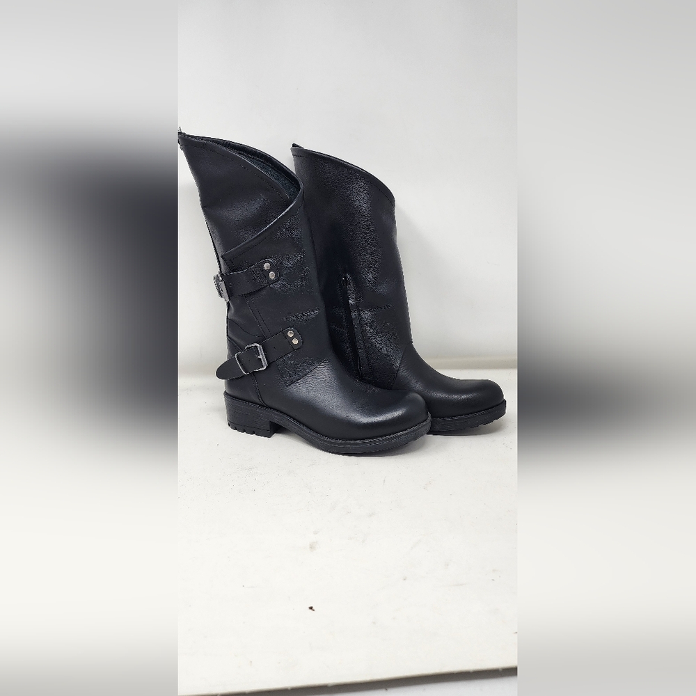 MUSSE & CLOUD MOTO BOOT Black Heeled Boots with Buckle Straps and Sturdy Design